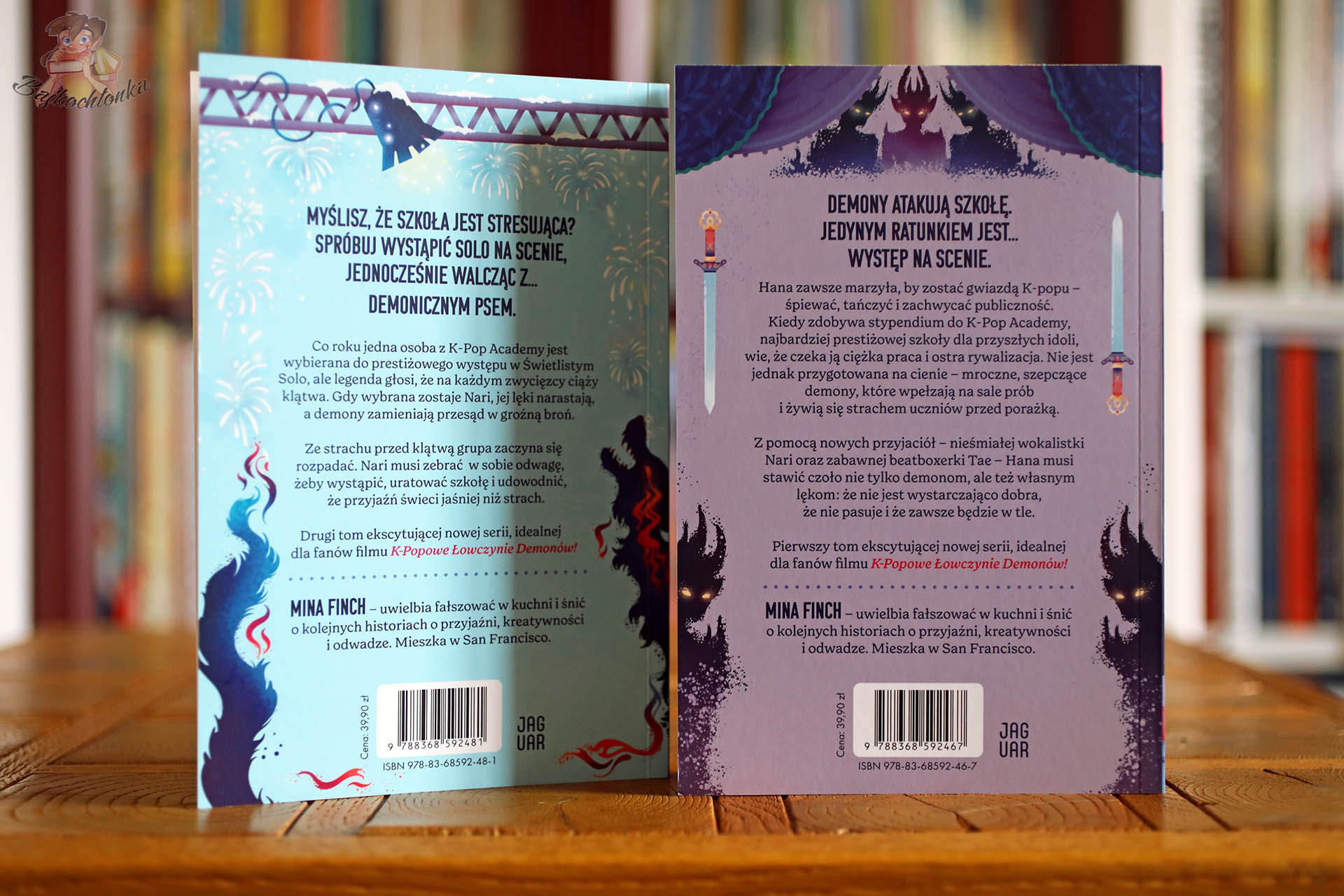 Tył okładek książek „Scena cieni” i „Klątwa świateł” Mina Finch - opis fabuły serii K-Pop Academy
