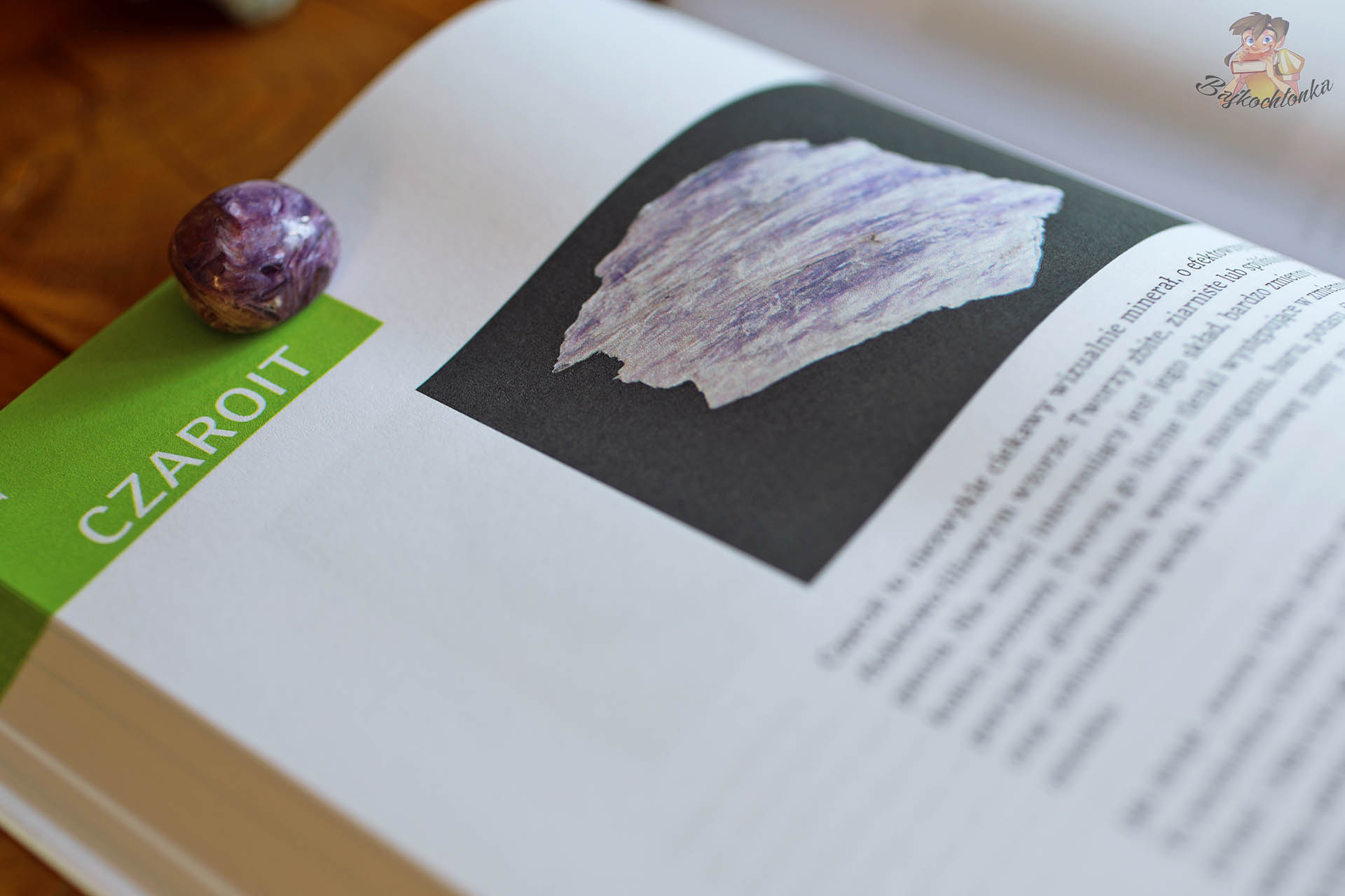 mineral czaroit opis w ksiazce Laboratorium w szufladzie Geologia i mineraly