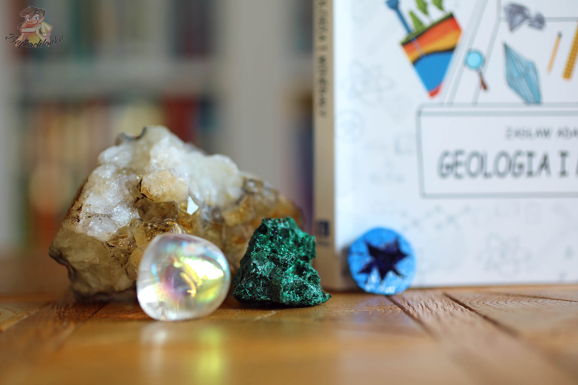 ksiazka Laboratorium w szufladzie Geologia i mineraly PWN z kolekcja mineralow