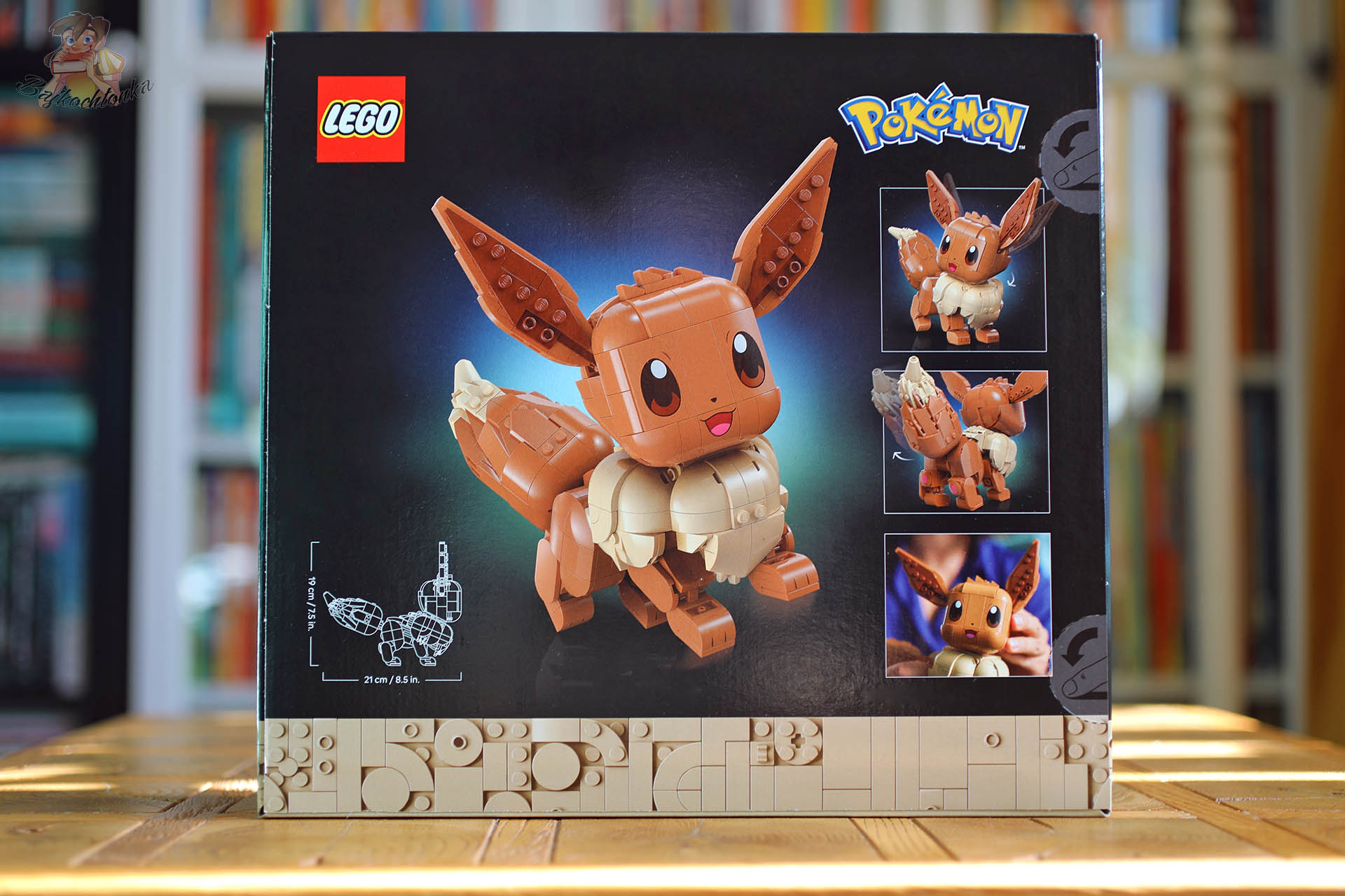 Tył opakowania LEGO Pokémon Eevee prezentujący ruchome elementy modelu