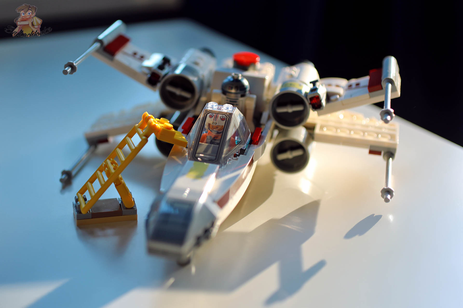 LEGO SMART Play X-Wing Luke Skywalker z drabinką startową i minifigurką pilota