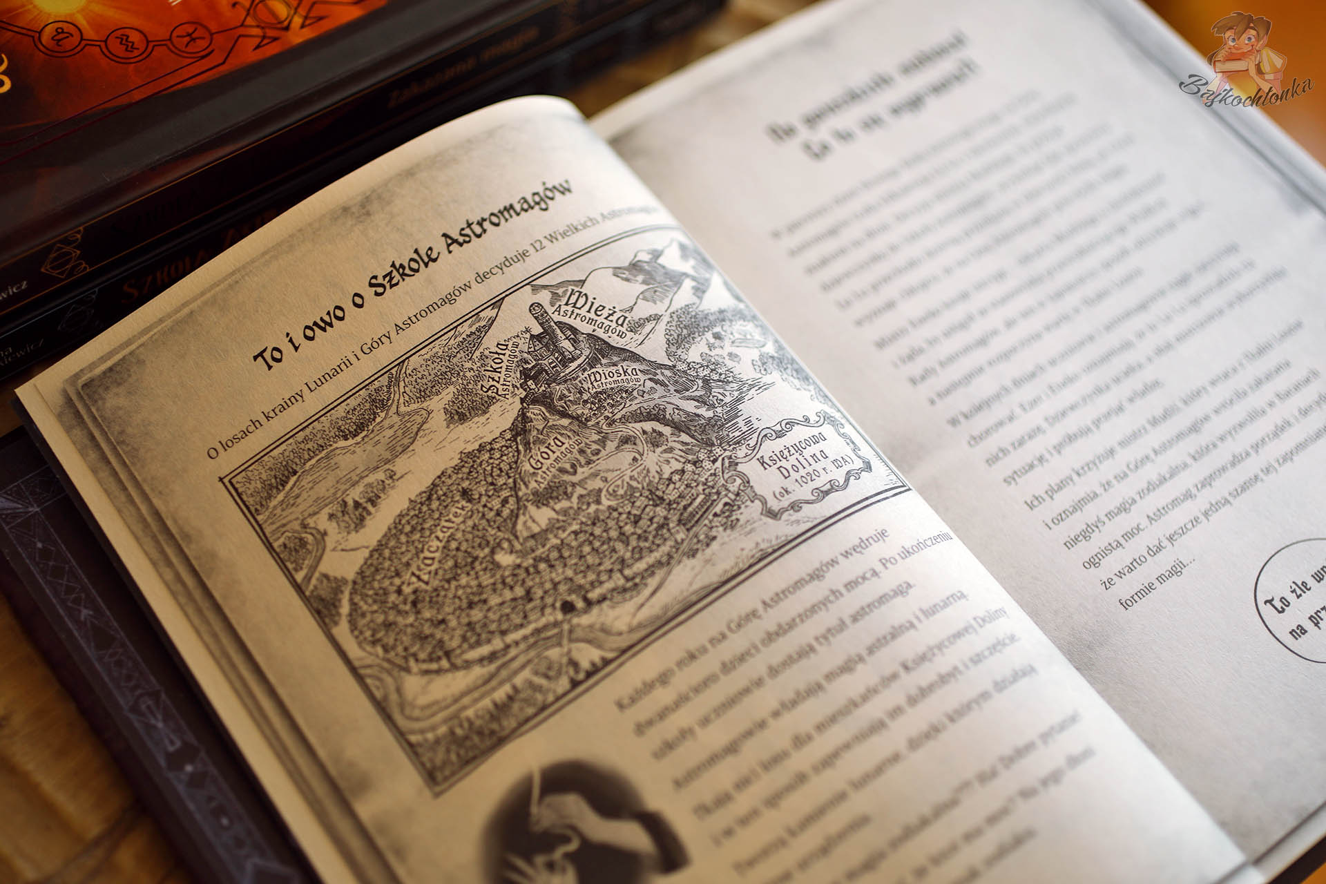 mapa świata z książki Szkoła Astromagów przedstawiająca Góry Astromagów i magiczne krainy