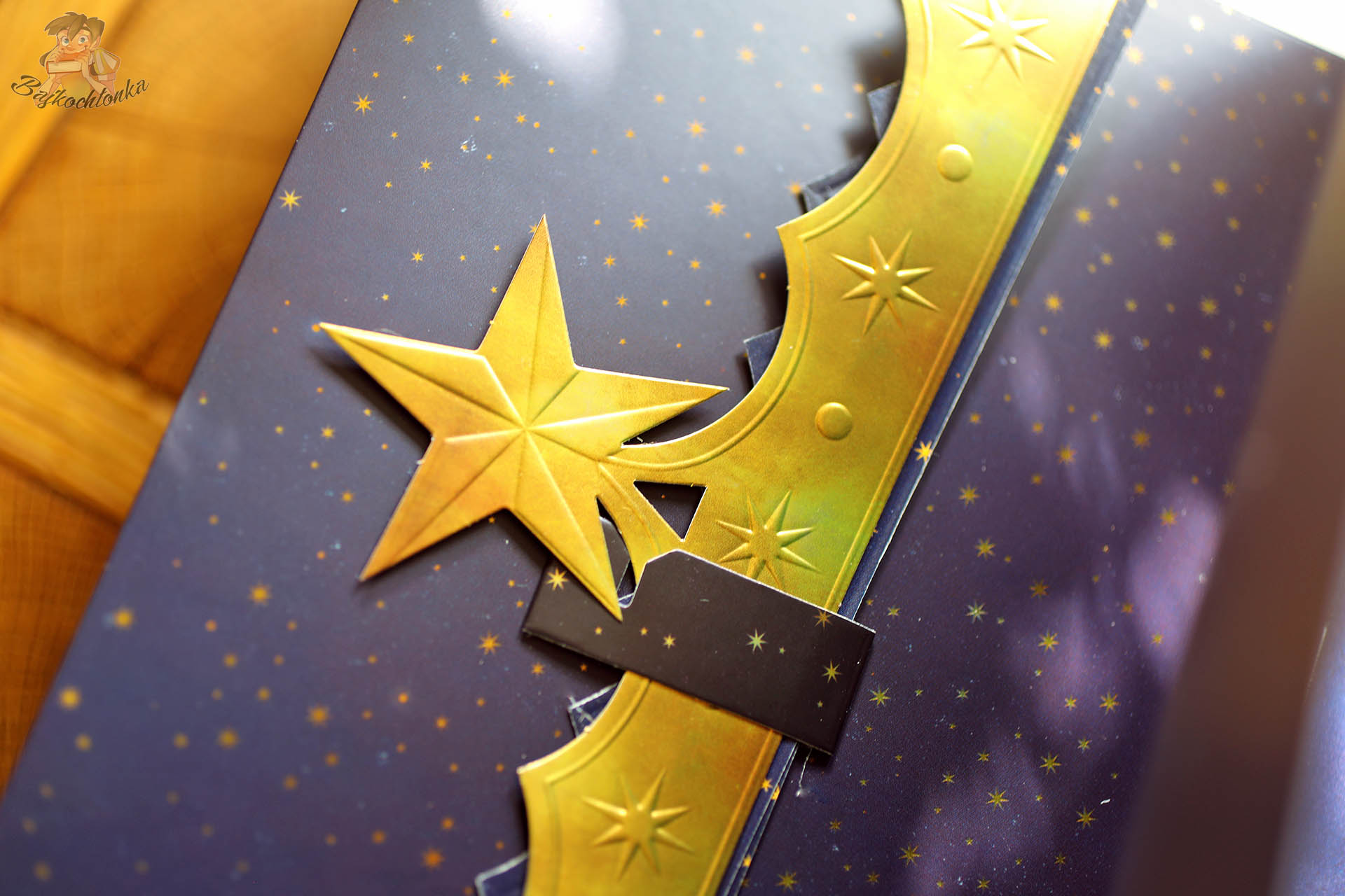 Korona w książce Mały Książę MinaLima – gwiazda i księżyc z papierowym mechanizmem