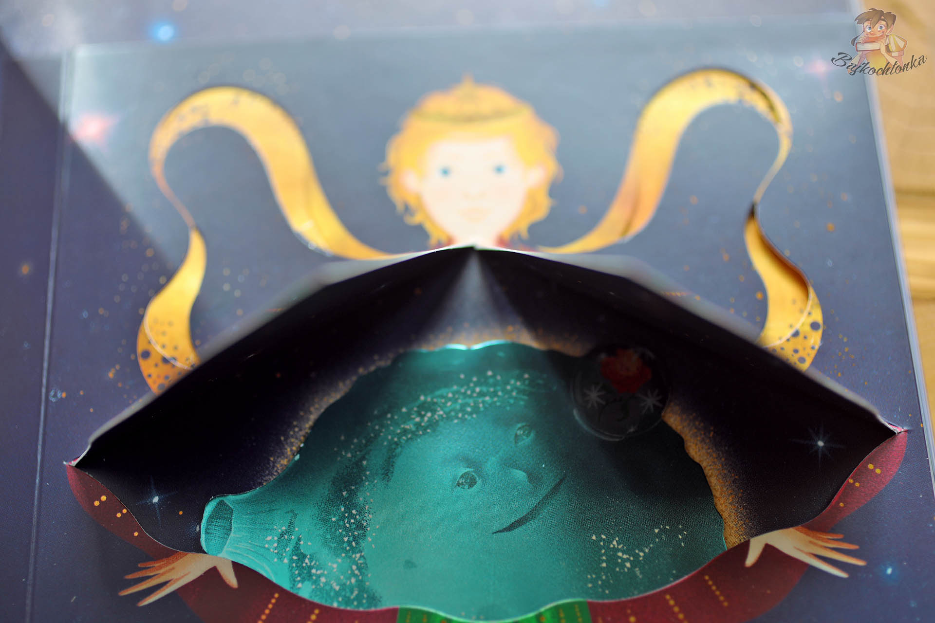 interaktywny element z wydania MinaLima Małego Księcia – postać Małego Księcia i otwierany papierowy mechanizm