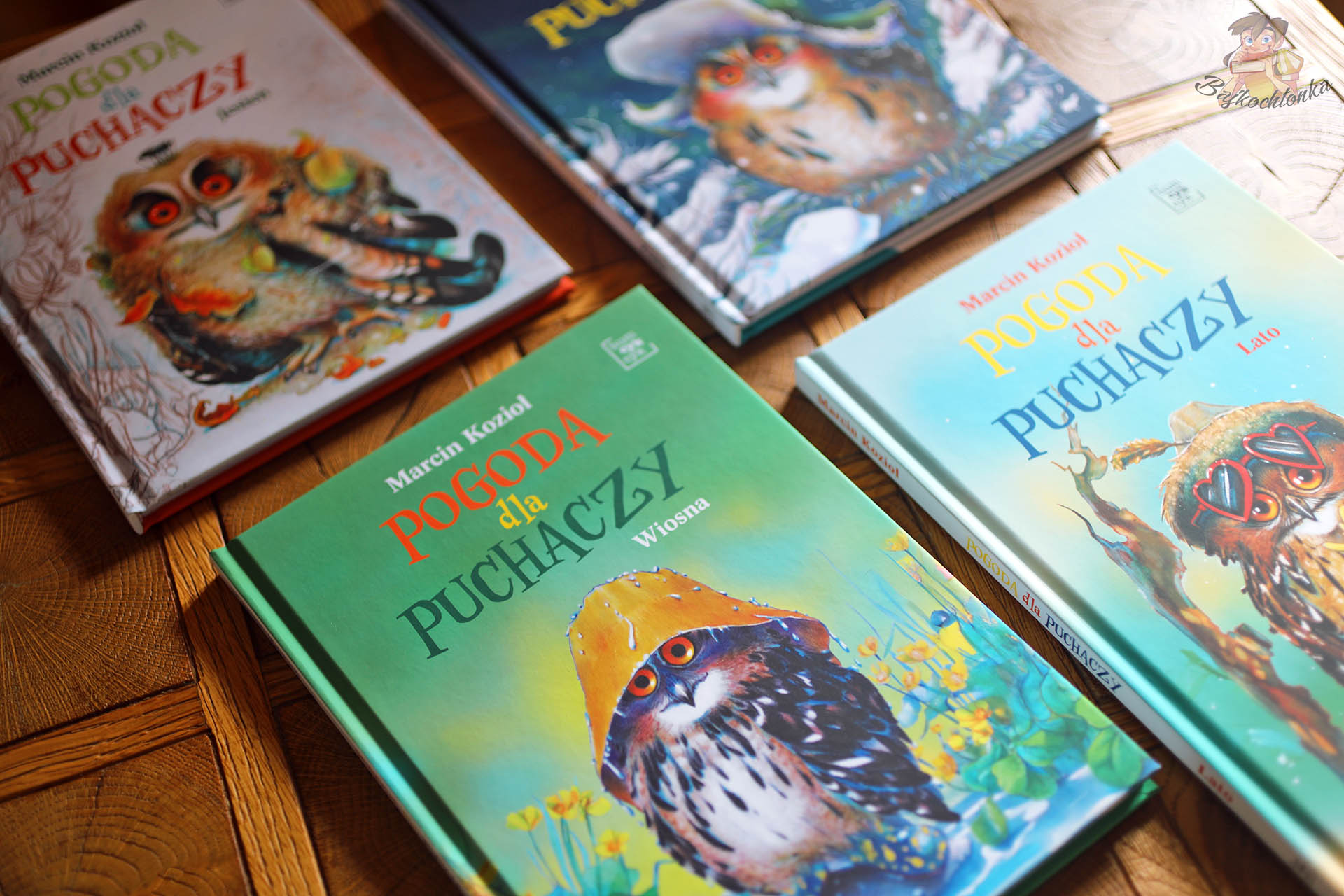 Seria książek Pogoda dla puchaczy Marcina Kozioła – tom Wiosna na tle pozostałych części