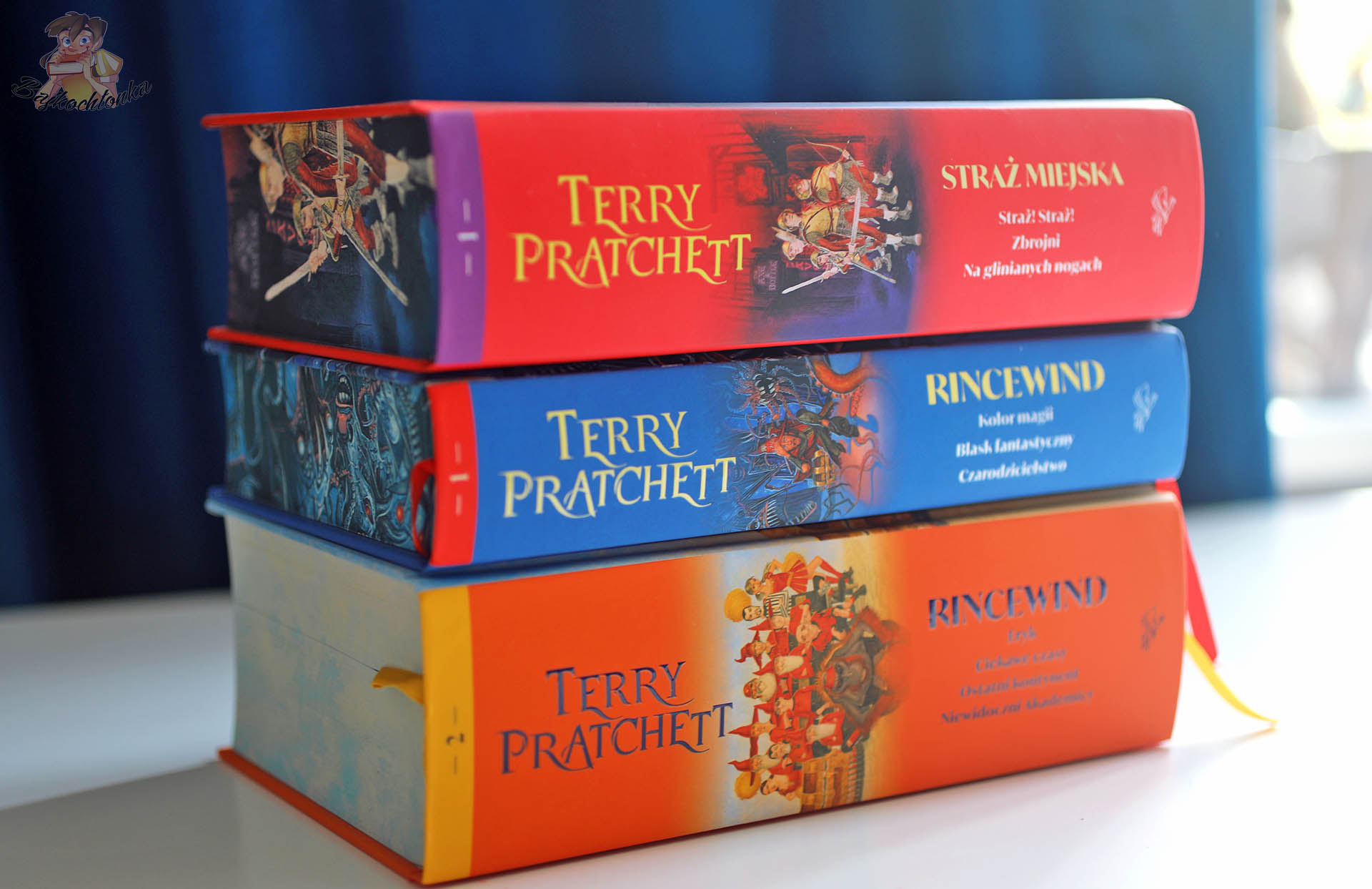 Straż miejska. Tom 1 oraz Rincewind. Tom 1 i Rincewind. Tom 2 w wydaniach z barwionymi brzegami