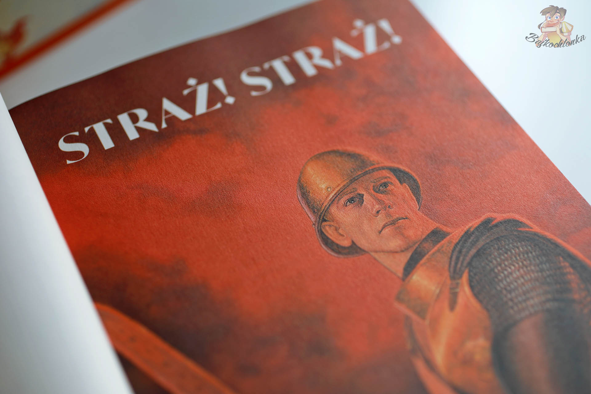 Strona tytułowa powieści Straż! Straż! w wydaniu Straż miejska. Tom 1 (barwione brzegi)