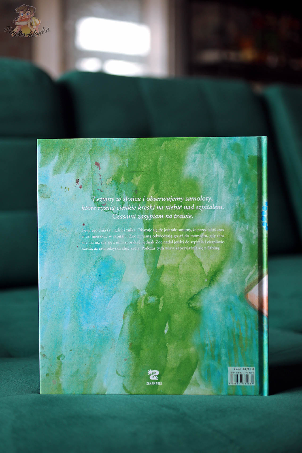 Tył okładki książki Tamtego lata wydawnictwa Zakamarki