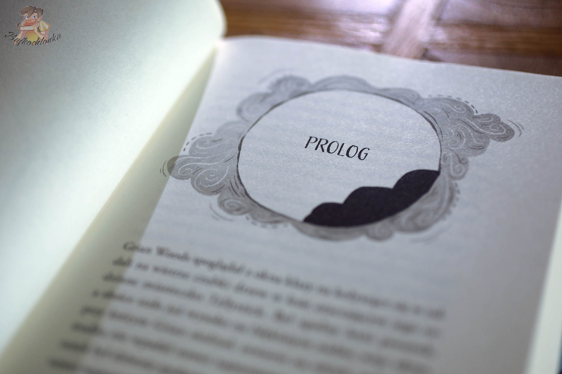 prolog książki Złodzieje światła z ozdobnym graficznym motywem na stronie