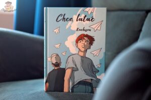 Okładka komiksu Chcę latać Kachisou z bohaterami i papierowymi samolotami na tle nieba