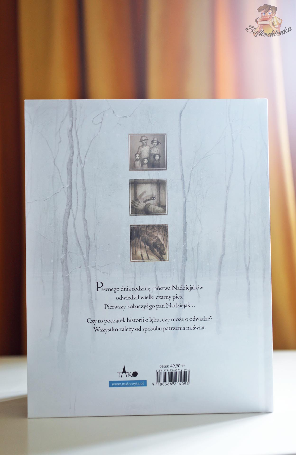 Tylna okładka książki Czarny pies Leviego Pinfolda wydanej przez Tako, z opisem historii o lęku i odwadze.