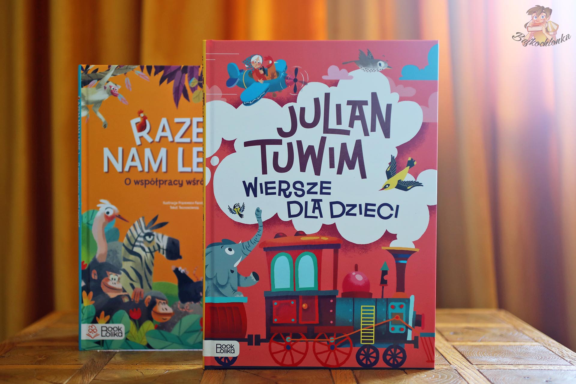 Okładka książki Julian Tuwim. Wiersze dla dzieci z ilustracją lokomotywy i zwierząt
