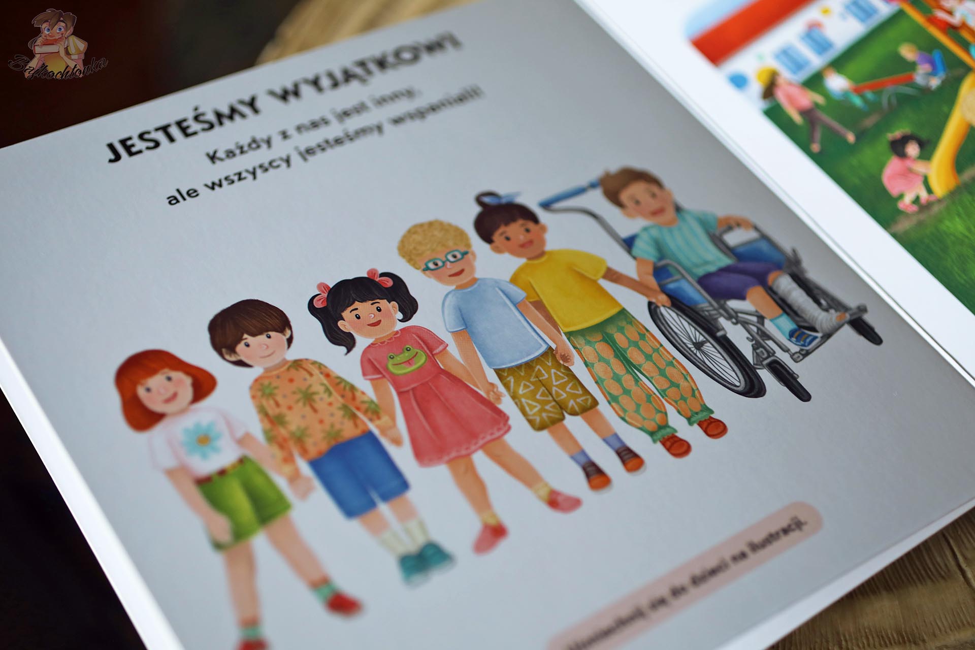 Rozkładówka z książki Lubię siebie! z hasłem „Jesteśmy wyjątkowi”