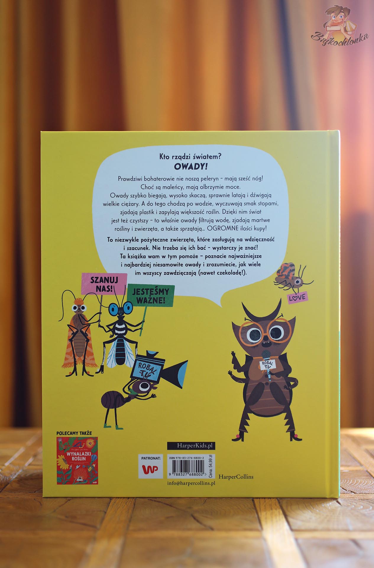 Tylna okładka książki Owady i ich supermoce wydanej przez HarperCollins, z opisem roli owadów w świecie i ilustracjami Gosi Herby.
