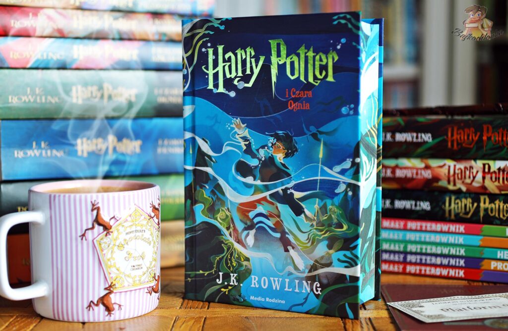Harry Potter i Czara Ognia z polską okładką Kai Bajowskiej, barwionymi brzegami i kubkiem Honeydukes