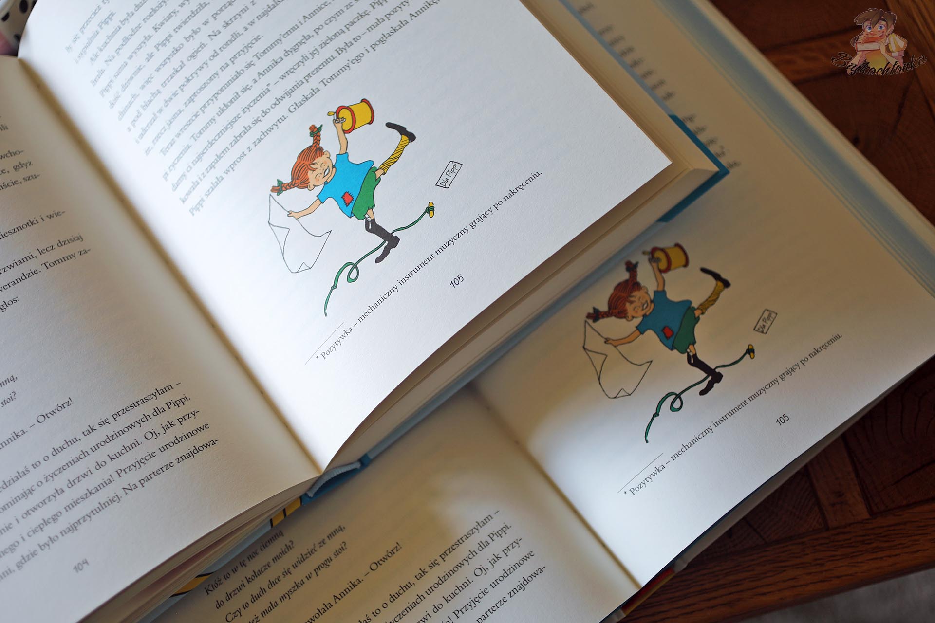 Porównanie układu stron i ilustracji w dwóch wydaniach książki Przygody Pippi