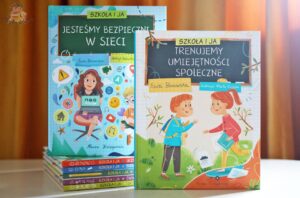 Książki Jesteśmy bezpieczni w sieci i Trenujemy umiejętności społeczne z serii Szkoła i ja