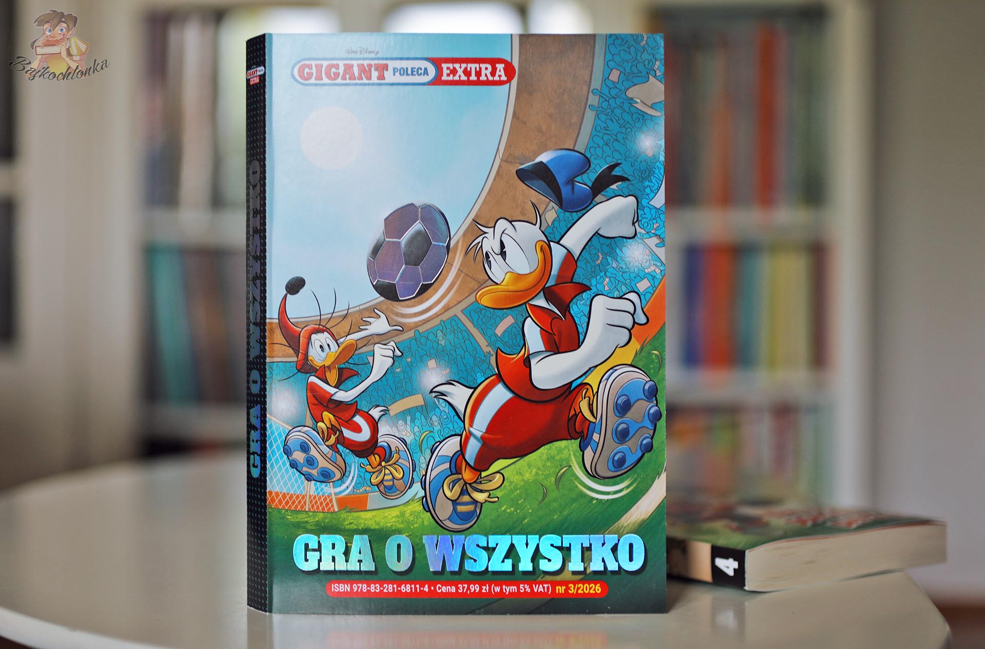 Okładka komiksu Gra o wszystko. Gigant Poleca Extra nr 3/2026 z Donaldem na stadionie