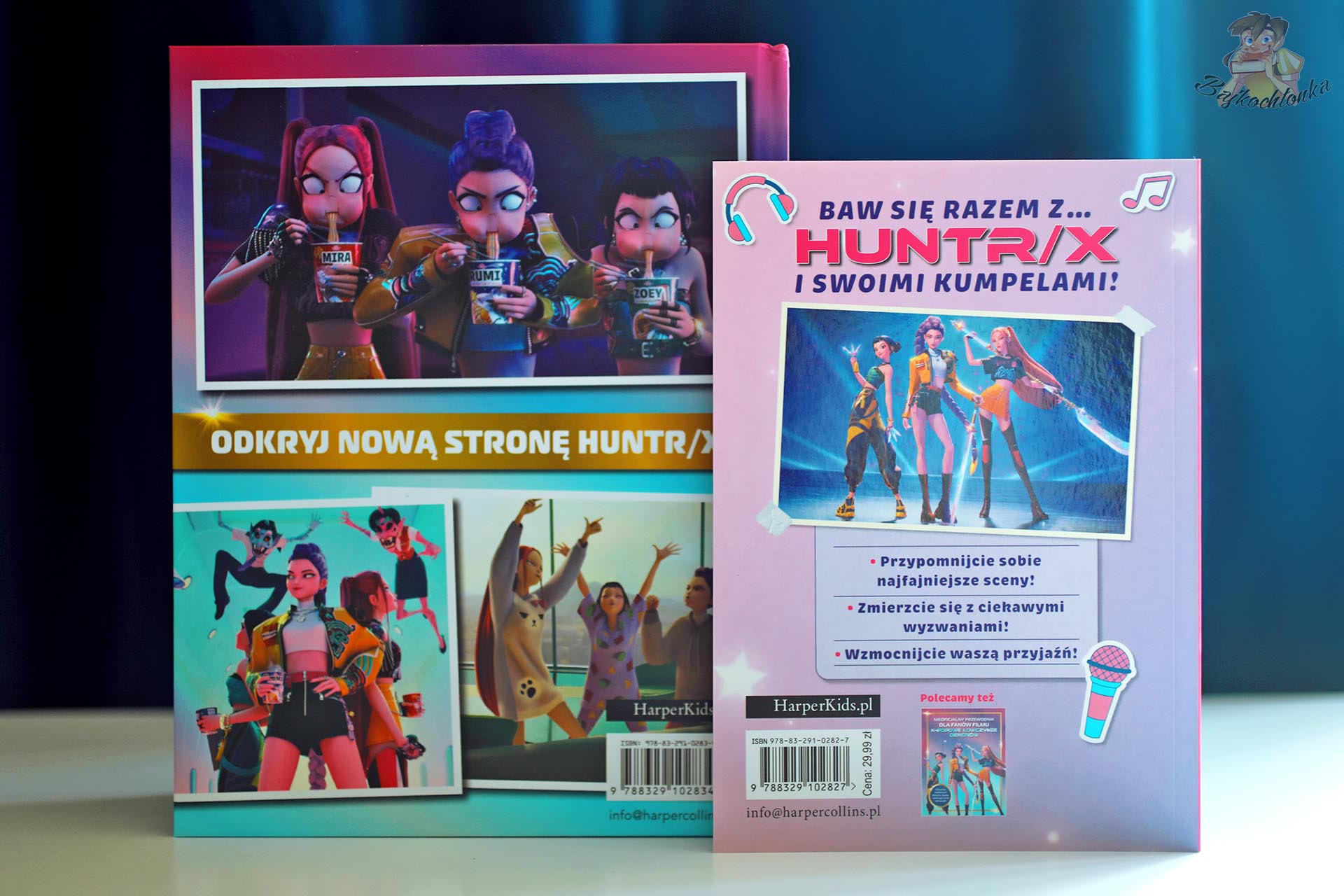 Tylne okładki nieoficjalnego przewodnika i dziennika dla fanów filmu „K-popowe łowczynie demonów”
