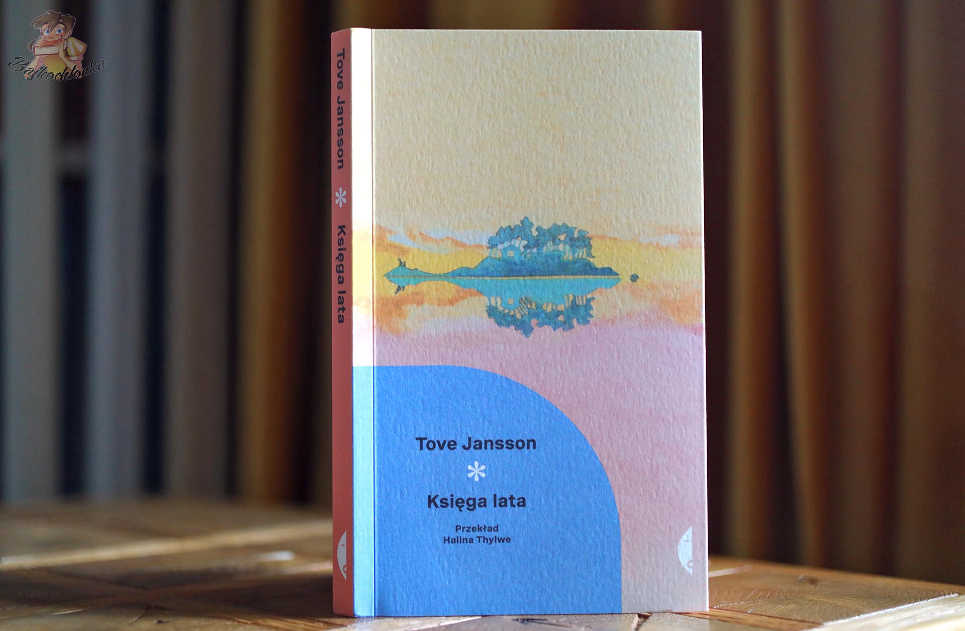 Okładka książki „Księga lata” Tove Jansson w przekładzie Haliny Thylwe