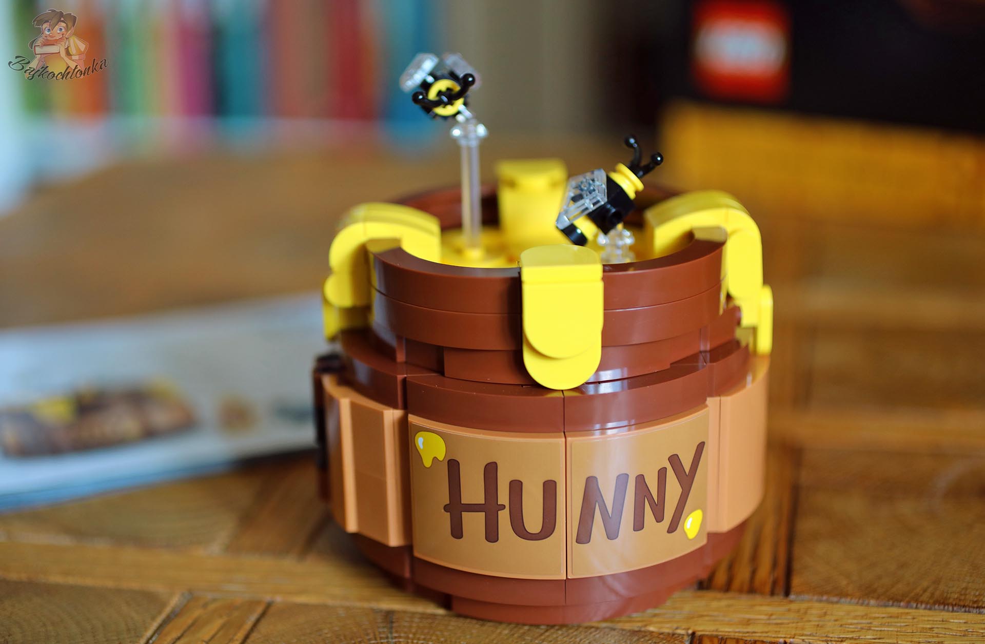 Brązowy słoik „Hunny” z miodem i pszczołami z zestawu LEGO® 43300