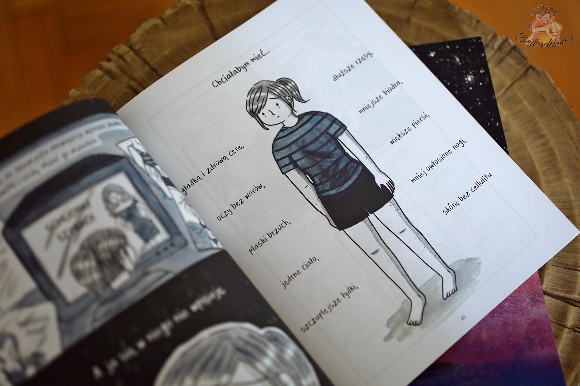 Bohaterka komiksu Debbie Tung otoczona listą cech wyglądu, które chciałaby zmienić w swoim ciele