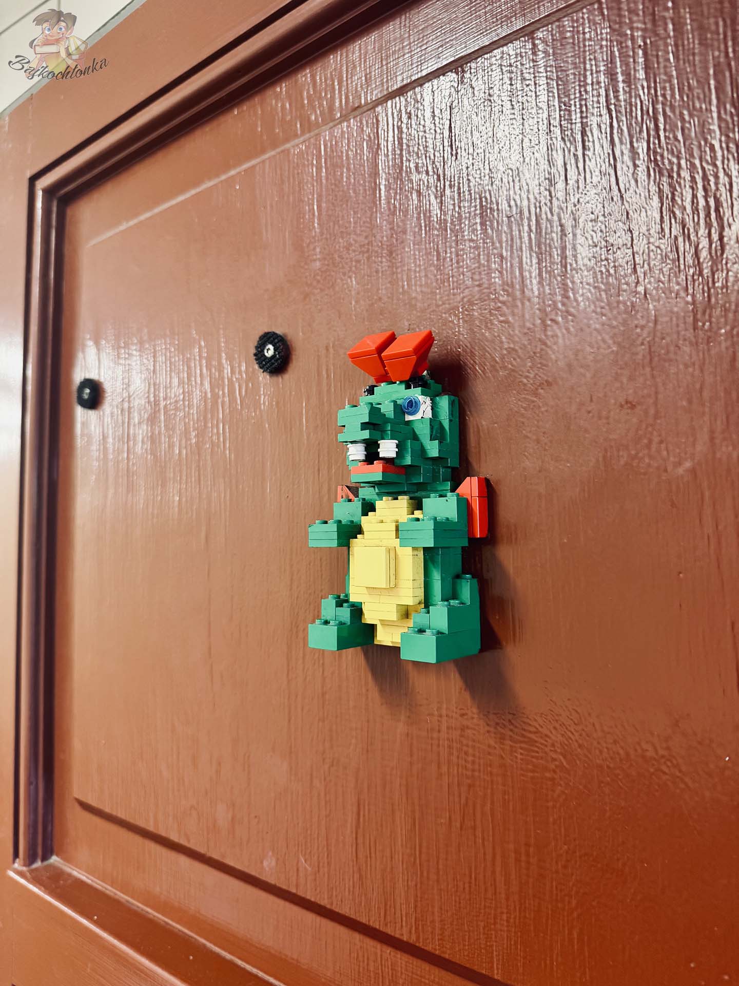Mały smok z klocków LEGO jako dekoracja w Billund