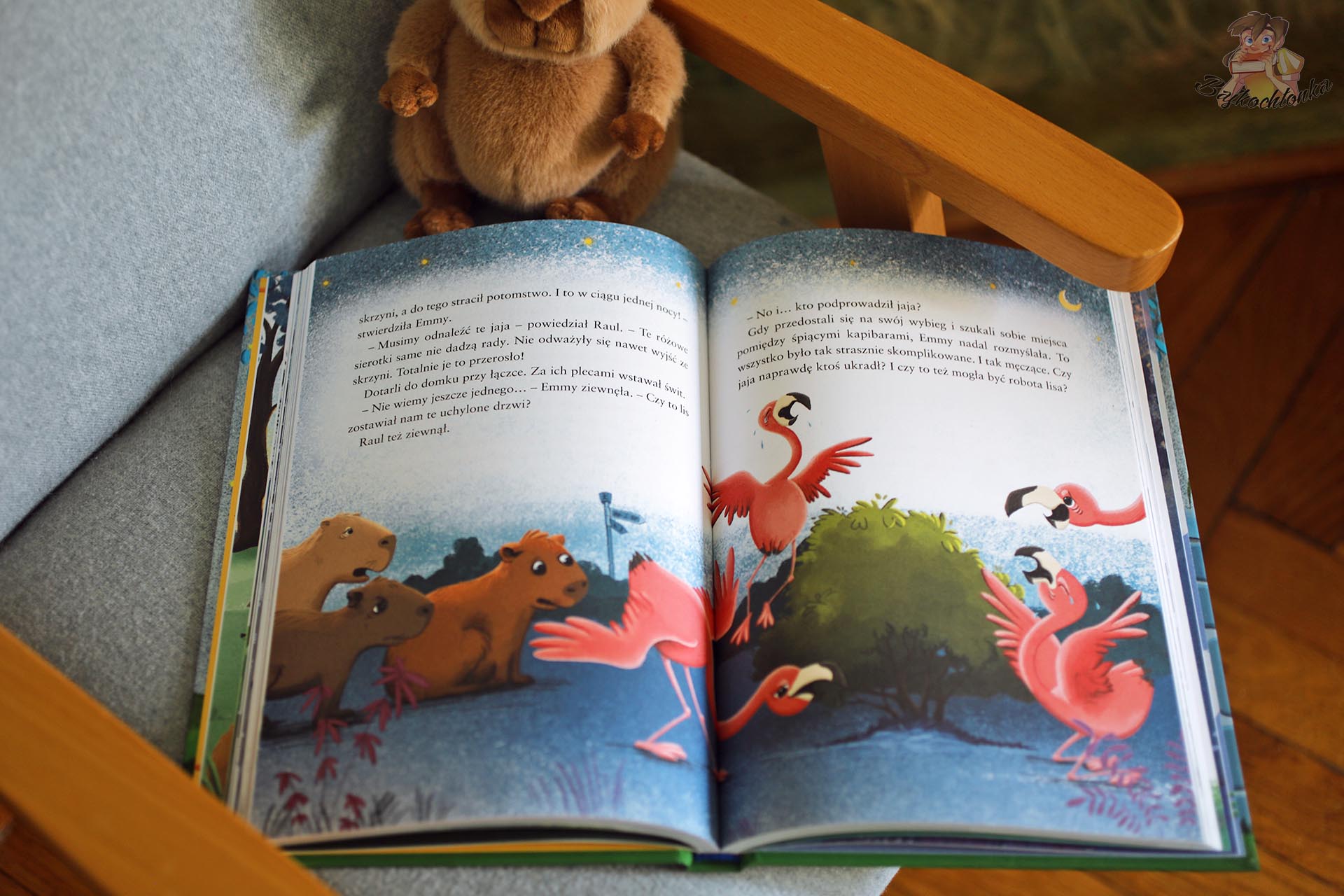 Kapibary i flamingi na ilustracji z książki „Kapibary. Operacja Flaming” Matthäusa Bära