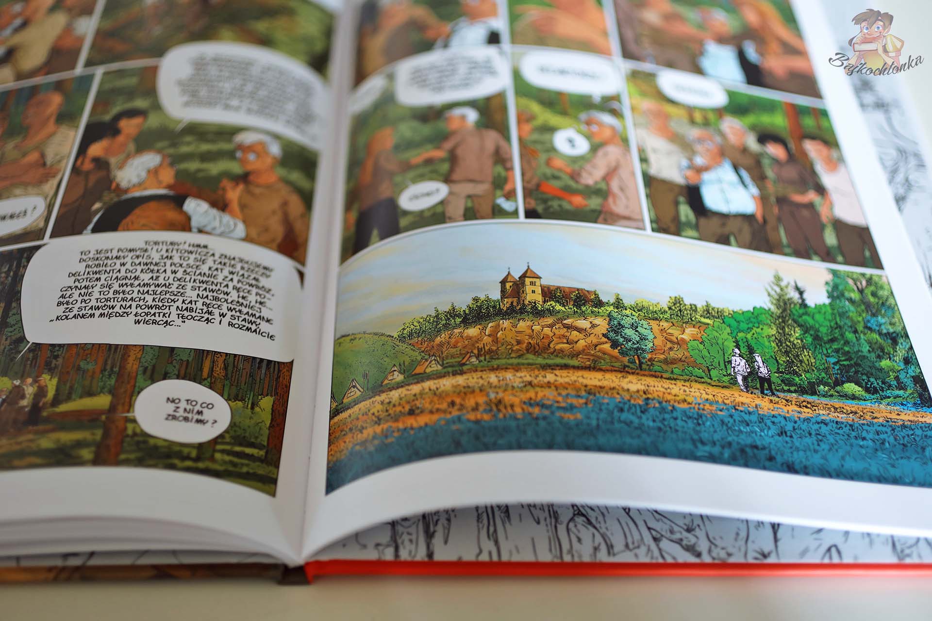 Kolegiata i okolice Uroczyska przedstawione na planszach komiksu o Panu Samochodziku