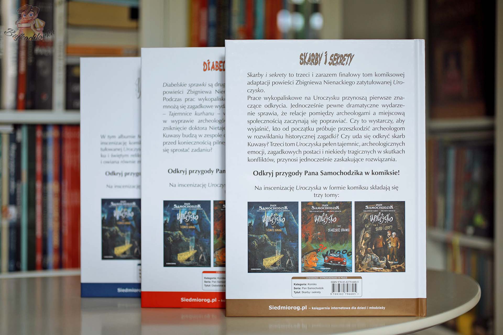 Tylne okładki trzech tomów komiksowej adaptacji Uroczyska Zbigniewa Nienackiego