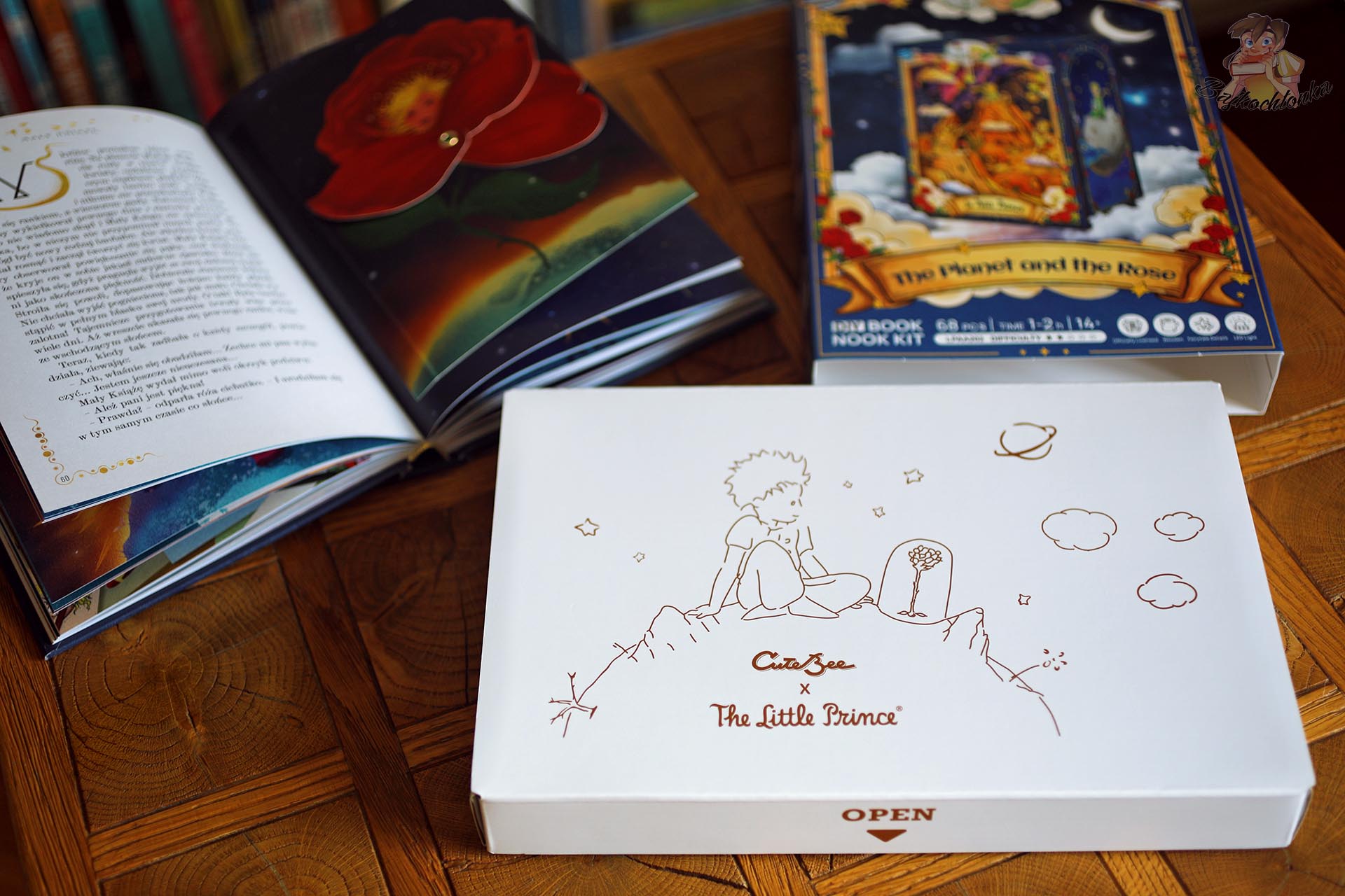 Wewnętrzne pudełko zestawu CUTEBEE The Little Prince z ilustracją Małego Księcia i Róży
