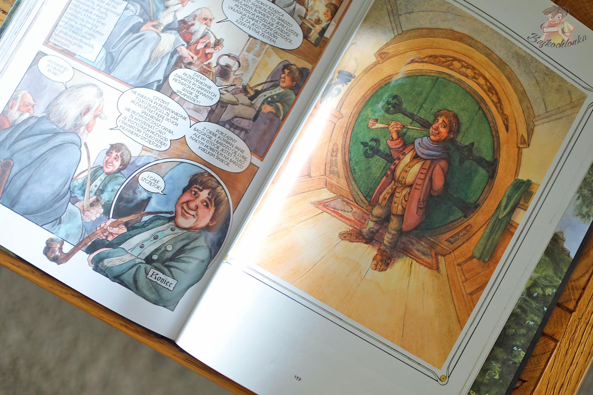 Bilbo Baggins po powrocie do domu w powieści graficznej Hobbit