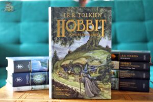 Hobbit. Powieść graficzna J.R.R. Tolkiena z ilustracjami Davida Wenzela