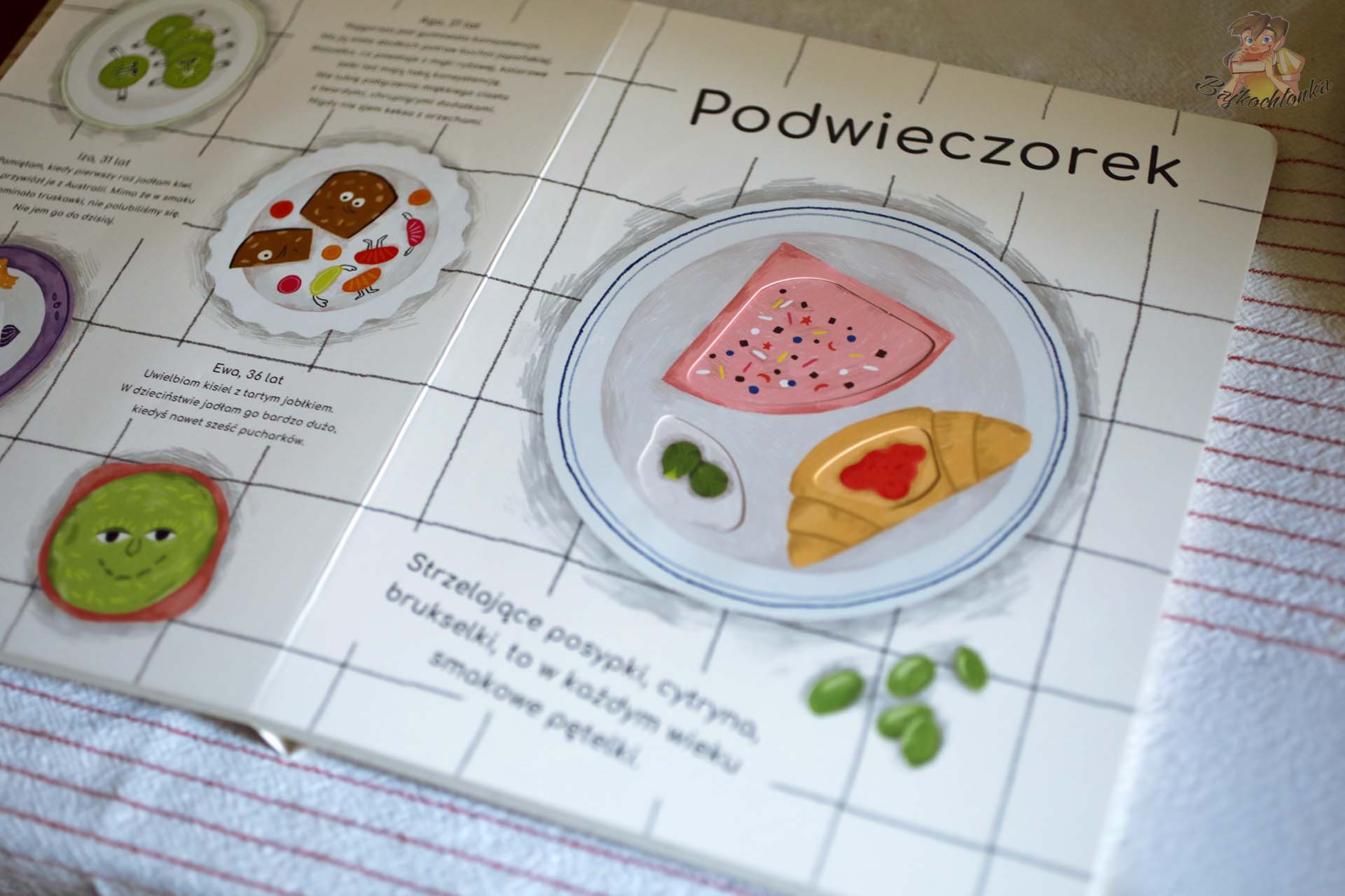 Rozkładówka „Podwieczorek” z ruchomymi elementami w książce TalerzykiRozkładówka „Podwieczorek” z ruchomymi elementami w książce Talerzyki