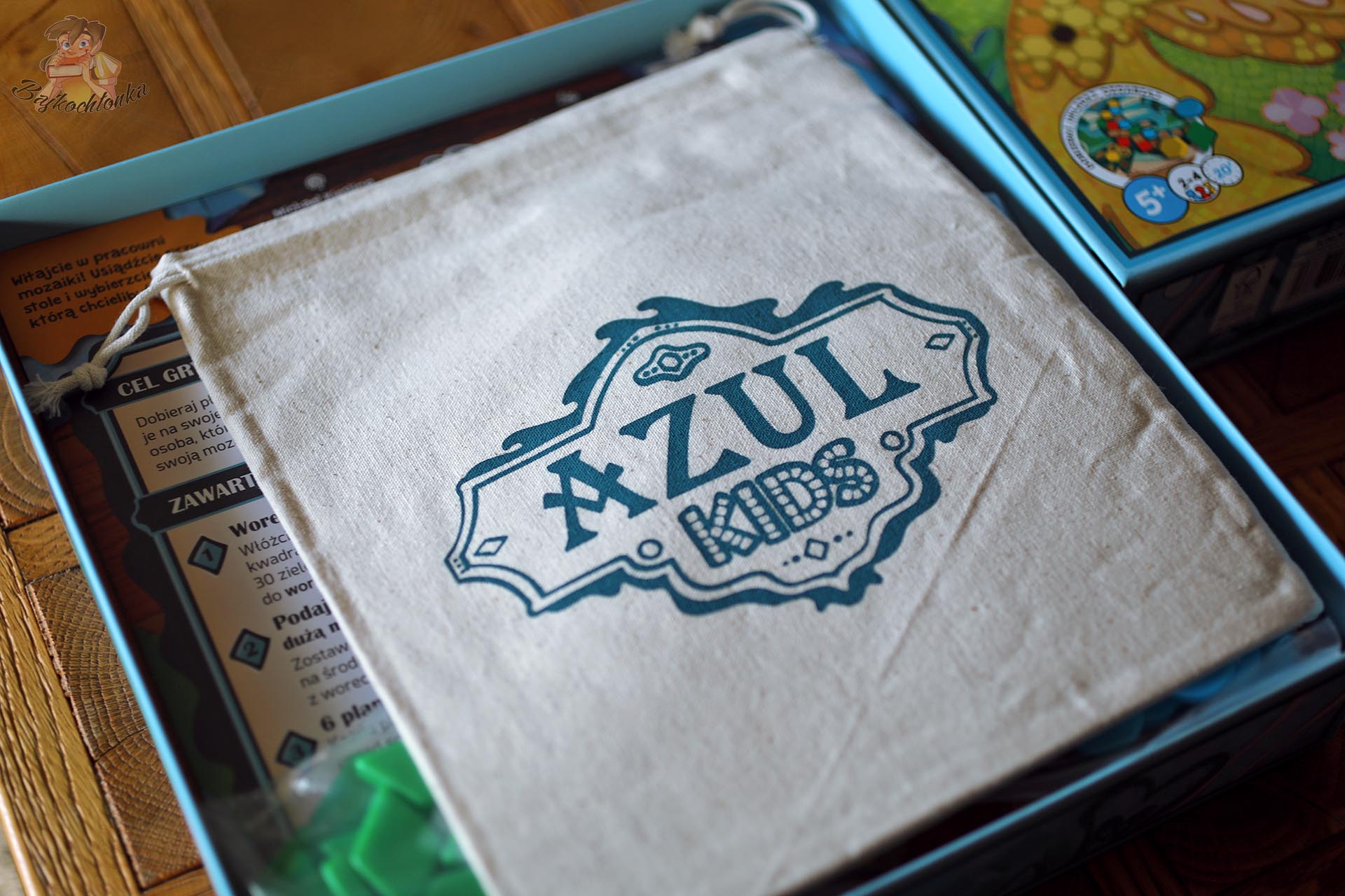 Materiałowy woreczek z logo Azul Kids do przechowywania kolorowych kafelków