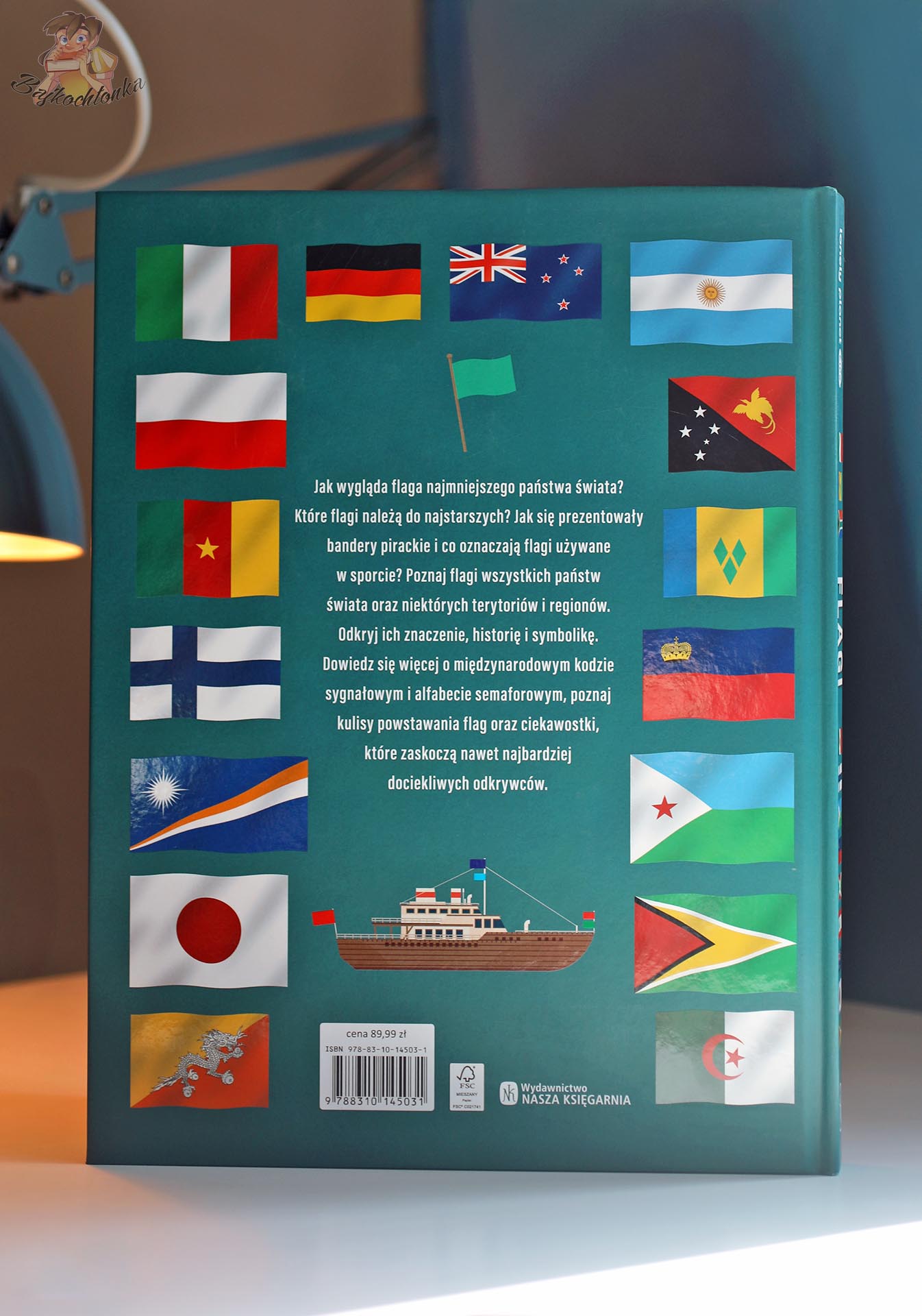 Tylna okładka książki Flagi Moiry Butterfield z flagą Polski oraz symbolami Niemiec, Argentyny, Japonii i innych państw.