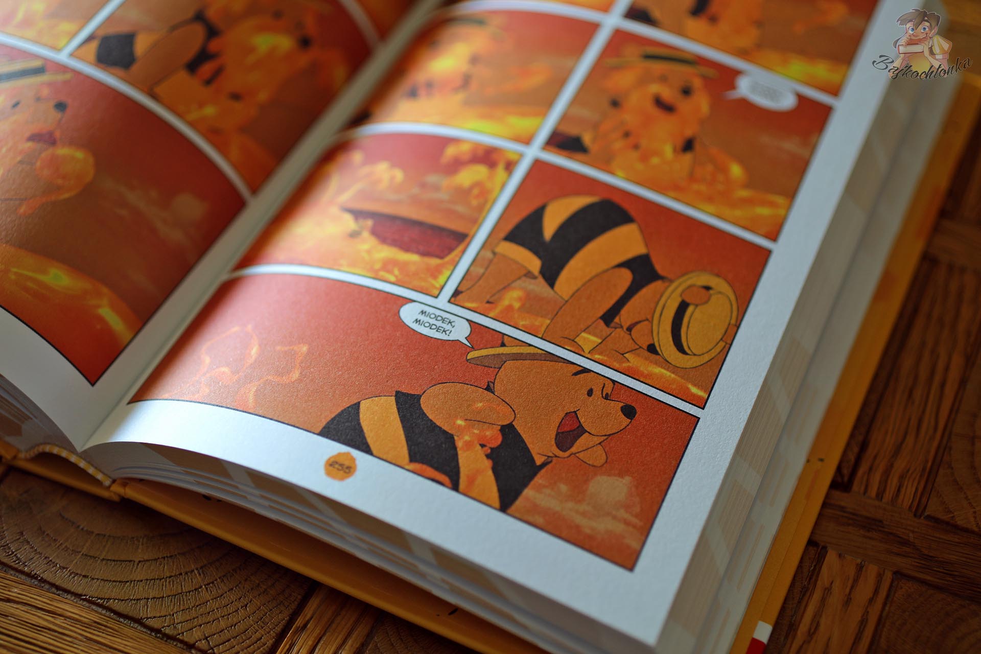 Kubuś Puchatek i miód w komiksowej adaptacji filmu Kubuś i przyjaciele