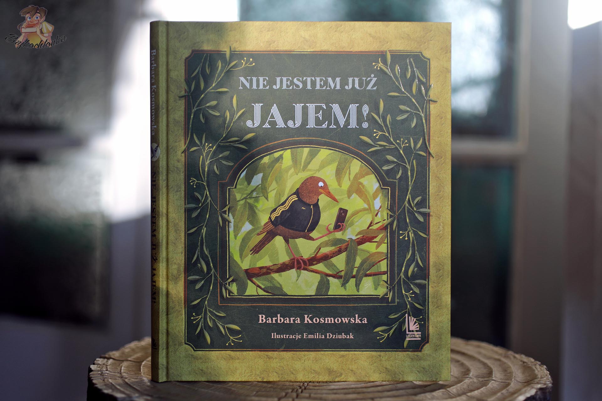 Okładka książki Nie jestem już jajem! Barbary Kosmowskiej z ilustracją ptaka autorstwa Emilii Dziubak